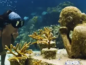 MUSA Museo Subacuático entre Cancún e Isla Mujeres