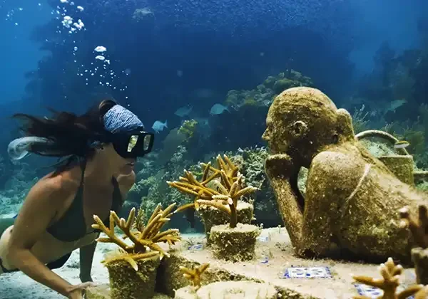MUSA Museo Subacuático entre Cancún e Isla Mujeres
