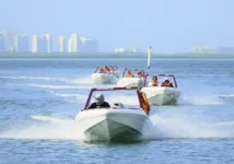 Guia regresando al grupo despues de snorkel