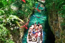 Recorrido por el rio paraíso en Xcaret