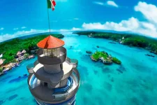 Torre escénica y tobogan gigante de Xel-ha