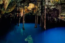 Cenote subterraneo Luúm