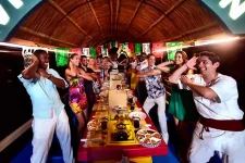 Fiesta abordo de nuestras trajineras en Xoximilco